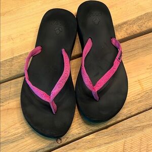 Reef Pink and Black Sandals size 7